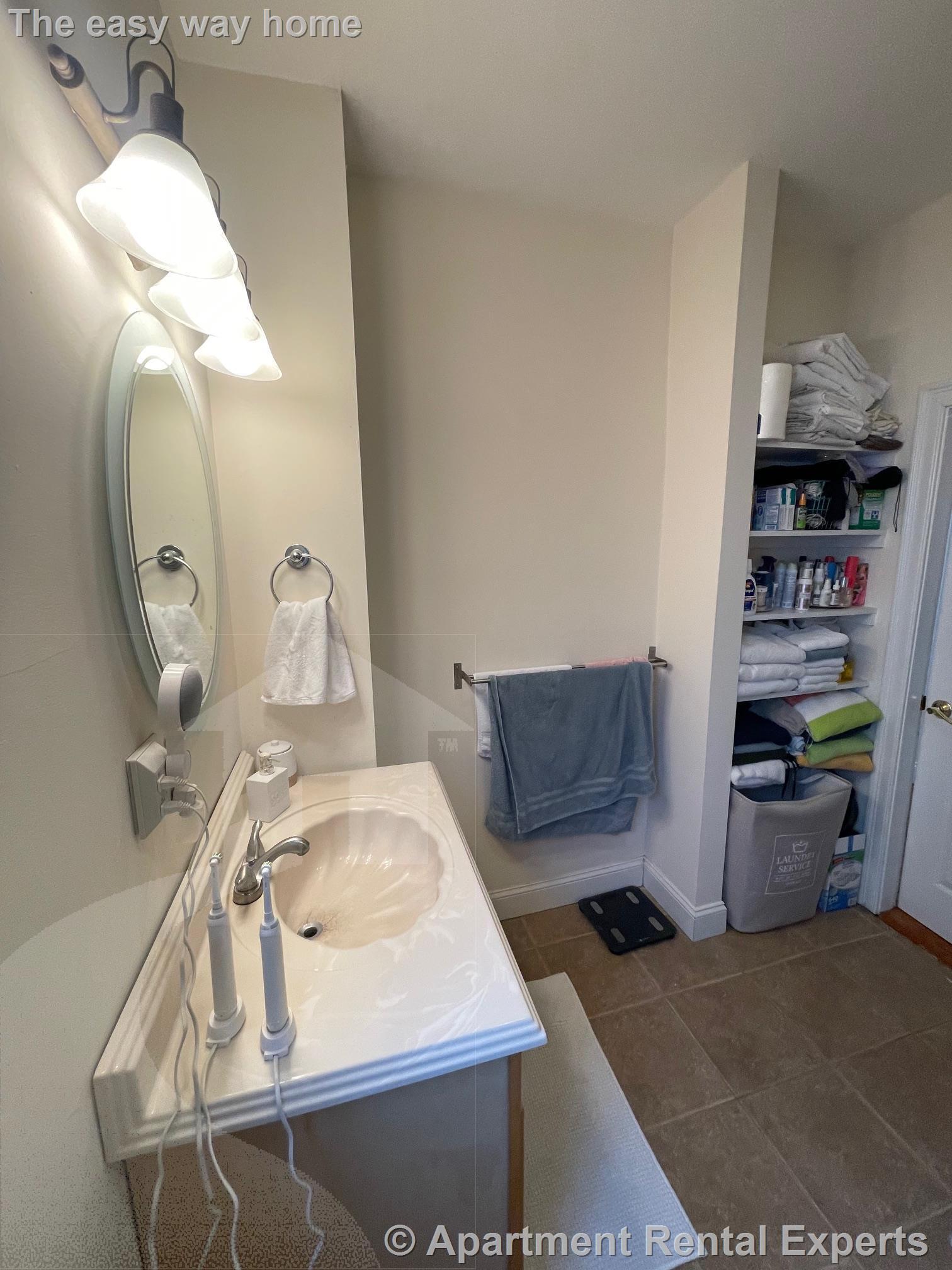 Building Photo - 23 Hall St