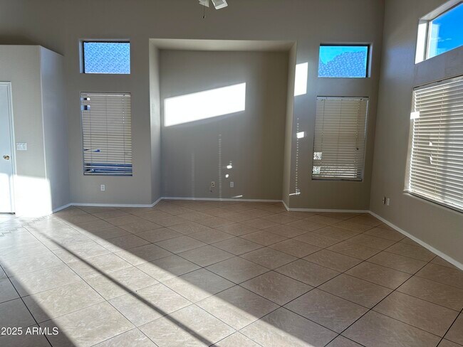 Building Photo - 10971 W Rio Vista Ln