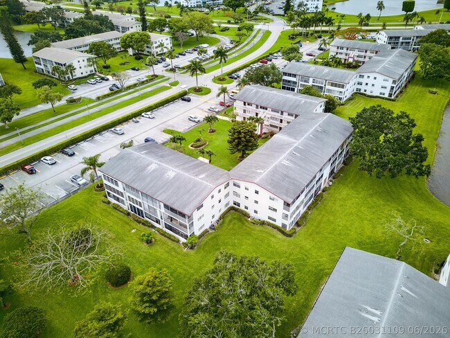 Building Photo - 96 Fanshaw C