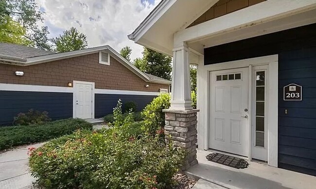 Building Photo - Spacious 2 bed 2 bath condo in S/E Fort Co...