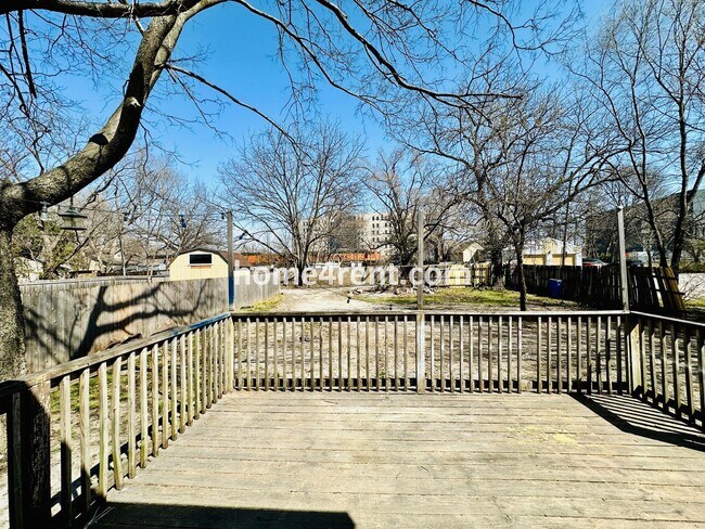 Building Photo - Updated 3 Bed, 2 Bath Ranch Home near Downtown Olathe!