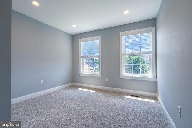 Building Photo - 576 Championship Dr