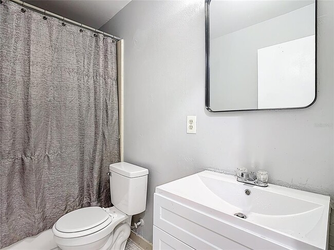 Building Photo - 571 Hunter Cir