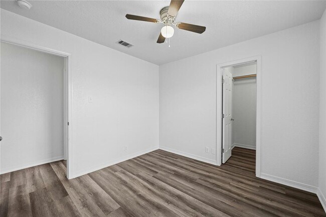 Building Photo - 502 Rockmoor Dr