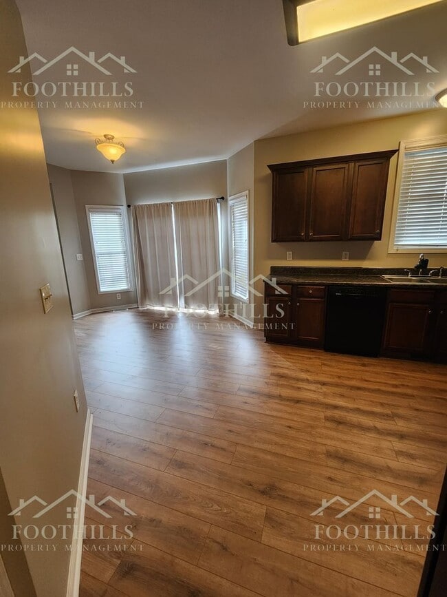 Building Photo - 6 Robert de Brus Cir