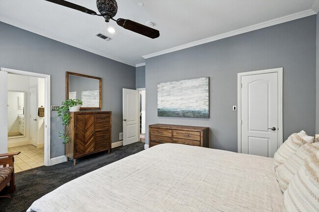 Building Photo - 1500 Pecos St