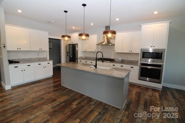Building Photo - 1355 Bear Creek Rd