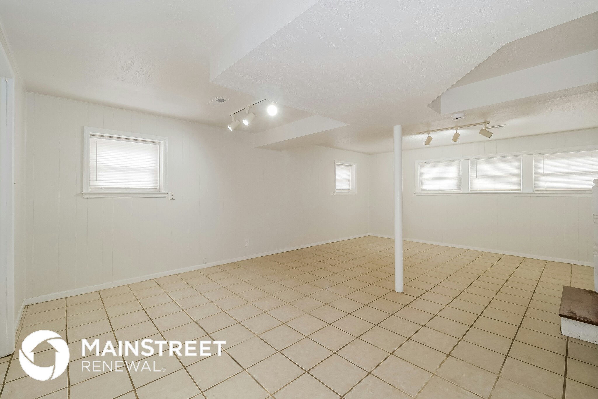 Building Photo - 513 Melrose St