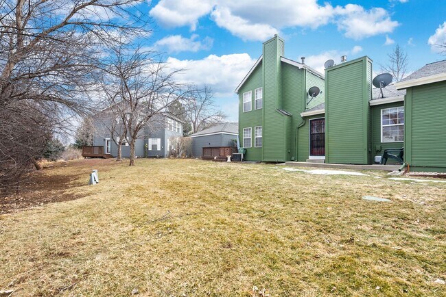 Building Photo - Updated 3-Bedroom Townhome in Ideal Location