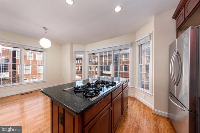 Building Photo - 1308 McLean Crest Ct