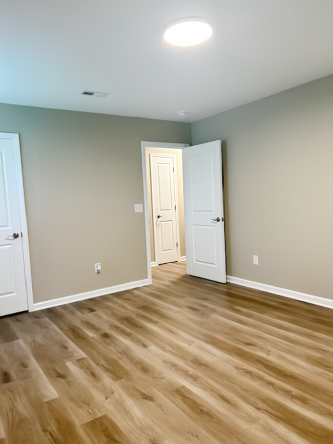 Building Photo - Available Beautifully Renovated Bungalow!