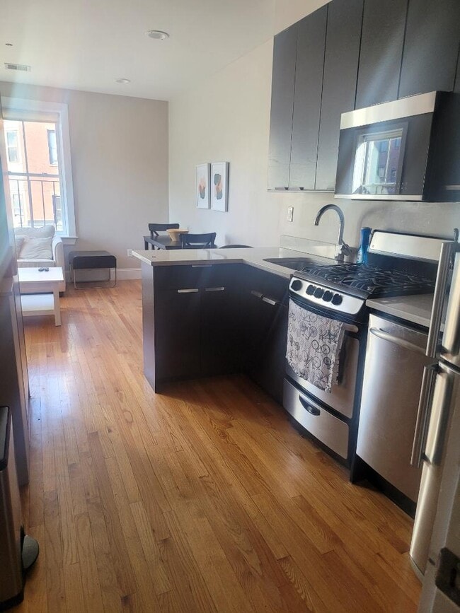 Building Photo - 784 Tremont St