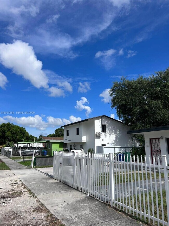 Building Photo - 1130 NW 76th St