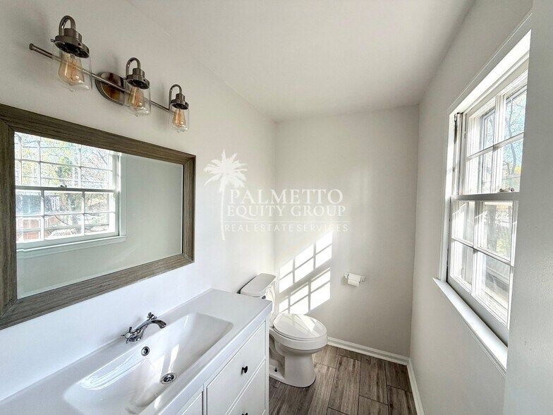 Building Photo - 2210 Waynick St