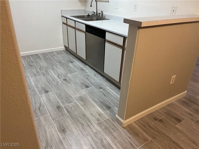 Building Photo - 2300 E Silverado Ranch Blvd