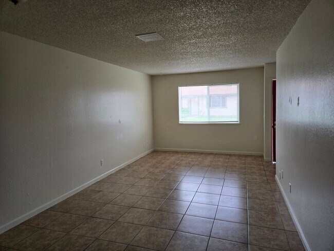 Building Photo - 2534 W Chestnut Ct