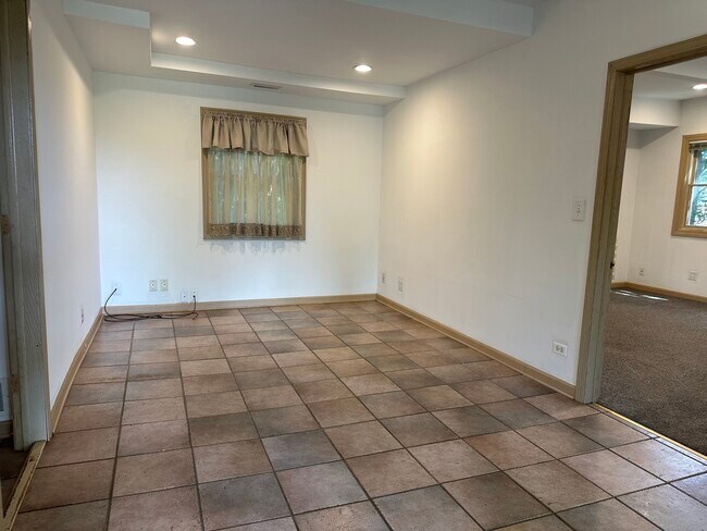 Building Photo - 17N750 Galligan Rd