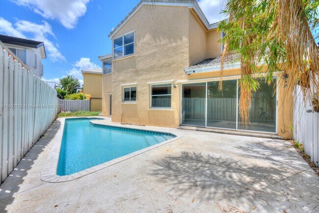 Building Photo - 9965 SW 155th Ct
