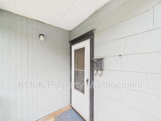 Building Photo - 666 Kling St