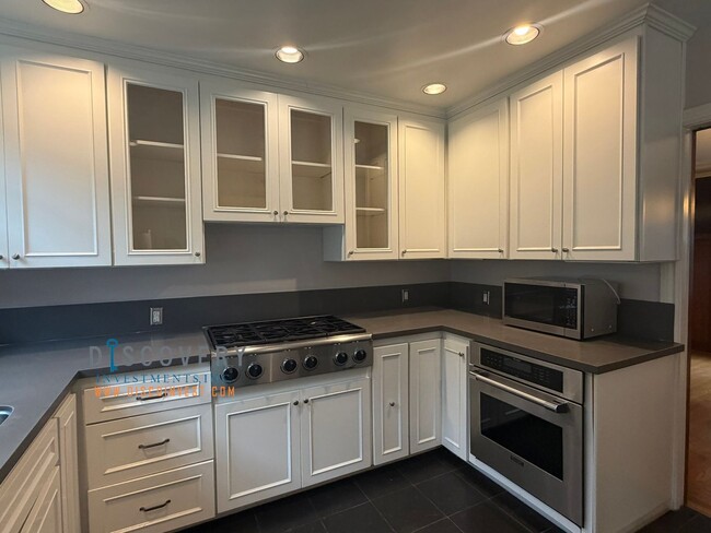 Building Photo - Lakeshore Craftsman with Detached Cottage and Versatile Bonus Rooms