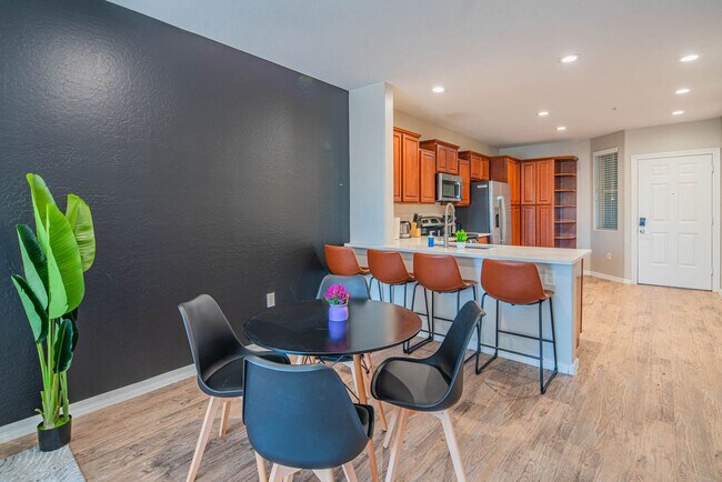 Building Photo - 1275 E University Dr