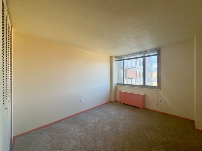 Building Photo - Spacious 2 Bedroom 2 Bath Condo near Johns Hopkins Homewood Campus!