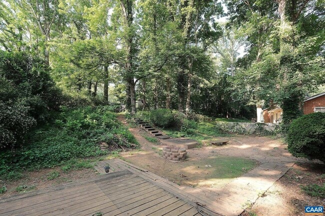 Building Photo - 2307 Crestmont Ave