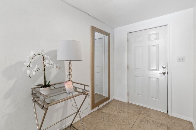 Building Photo - FURNISHED SHORT TERM RENTAL - 3 Bed / 2 Bath - Single Family Pool Home - $3,250/month