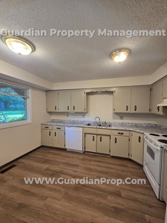 Building Photo - 2663-2665 Rice Creek Terrace