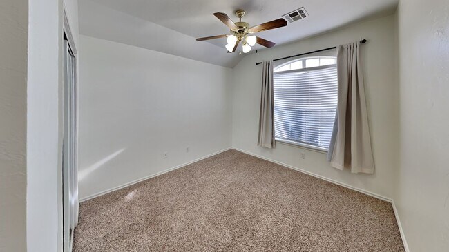 Building Photo - 3 Bedroom with Office in Edmond
