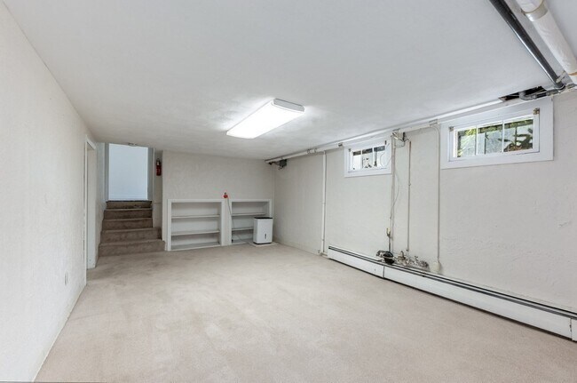 Building Photo - 250 Hudson Rd