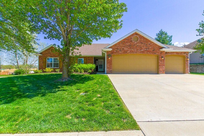 Building Photo - Charming 3 Bedroom/2 Bath in Mill Creek Manor with Spacious Garage