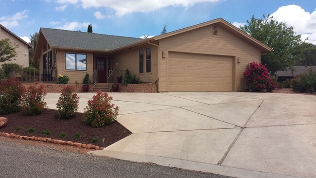 Building Photo - Gorgeous Views and a backyard oasis at this Fully Furnished Beauty!