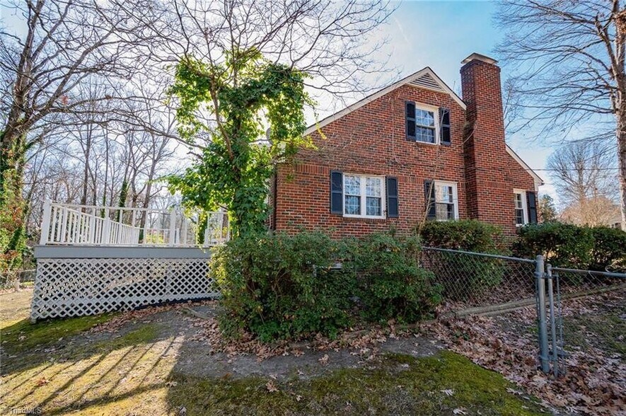 Building Photo - 208 Tremont Dr