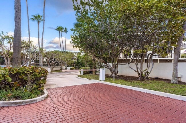 Building Photo - 2401 N Ocean Blvd
