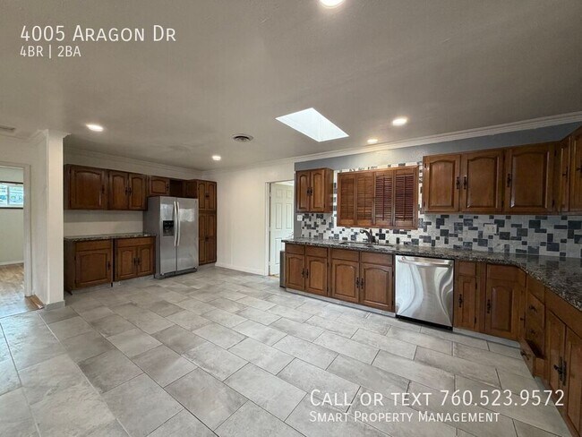 Building Photo - 4005 Aragon Dr