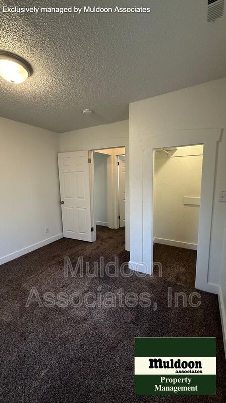 Building Photo - 1137 Van Buren St