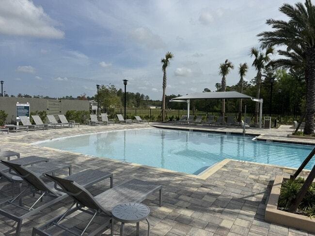 Building Photo - "Spacious 4-Bed Oasis with Granite Finishes & Guest Suite in Jacksonville!"