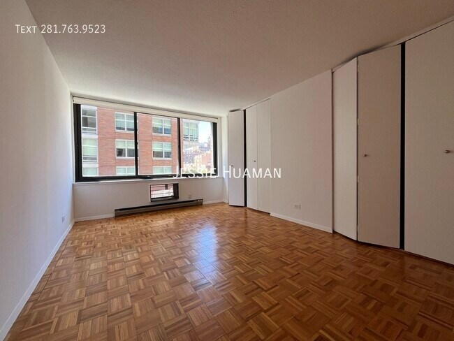 Building Photo - 300 E 34th St
