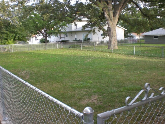 Building Photo - Beautiful Single Family Home Across from L...