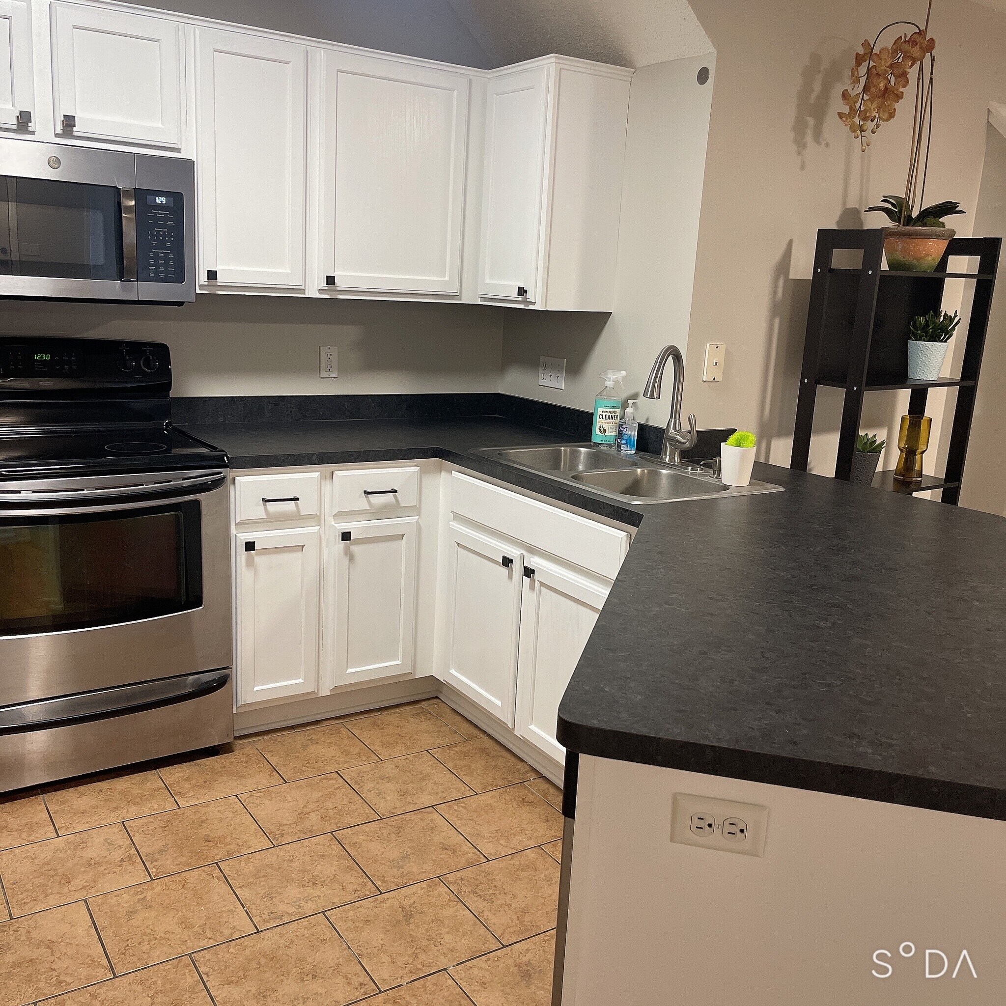 Building Photo - 8630 Quarry Ridge Ln