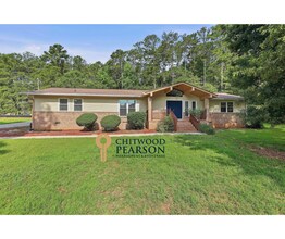 Building Photo - Spacious 3BR Home on Large Lot with Detached Garage in Fayette County