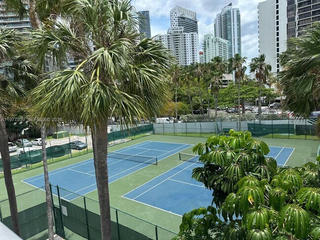 Building Photo - 1541 Brickell Ave