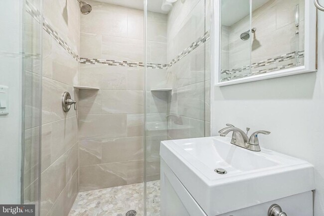 Building Photo - 1526 W Seybert St