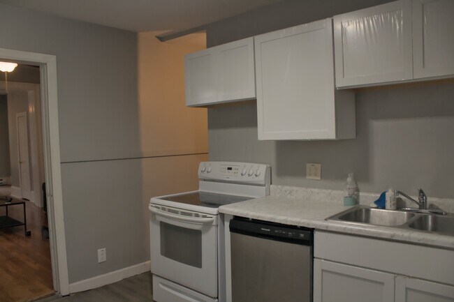 Building Photo - 304 W Columbia Ave