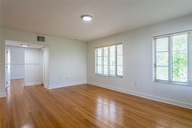 Building Photo - 2425 Flamingo Pl