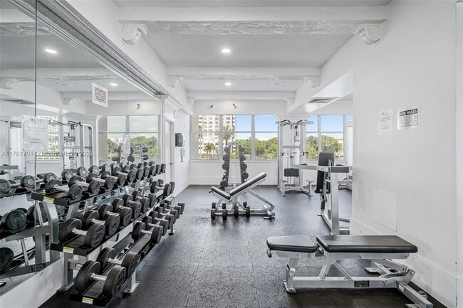 Building Photo - 18071 Biscayne Blvd