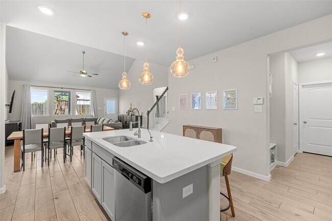 Building Photo - 5347 Sunny Ray Dr