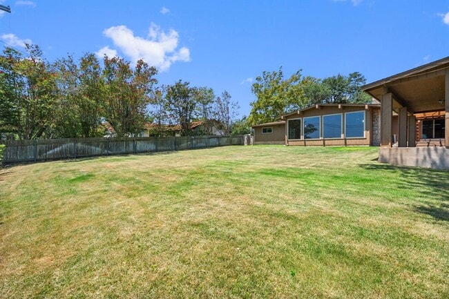 Building Photo - 6501 Mesa Dr