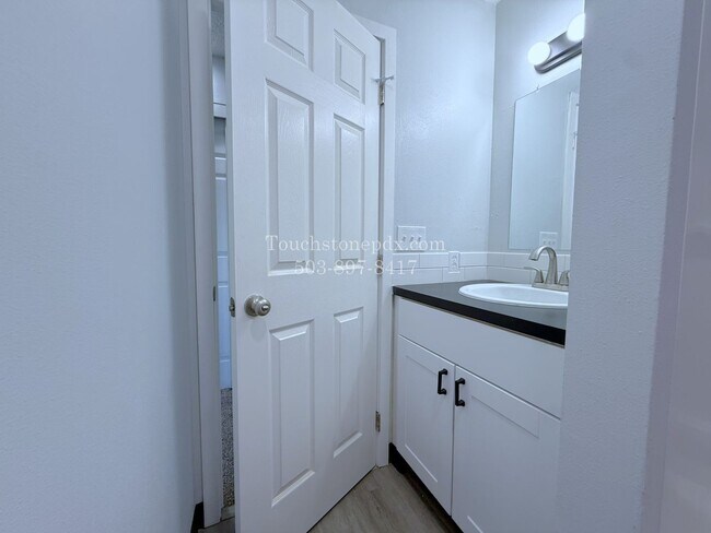 Building Photo - Upper Level Apartment with Bright Living and Everyday Comfort